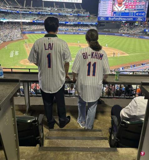 赖清德萧美琴穿球衣合影 台外交部解释号码含义