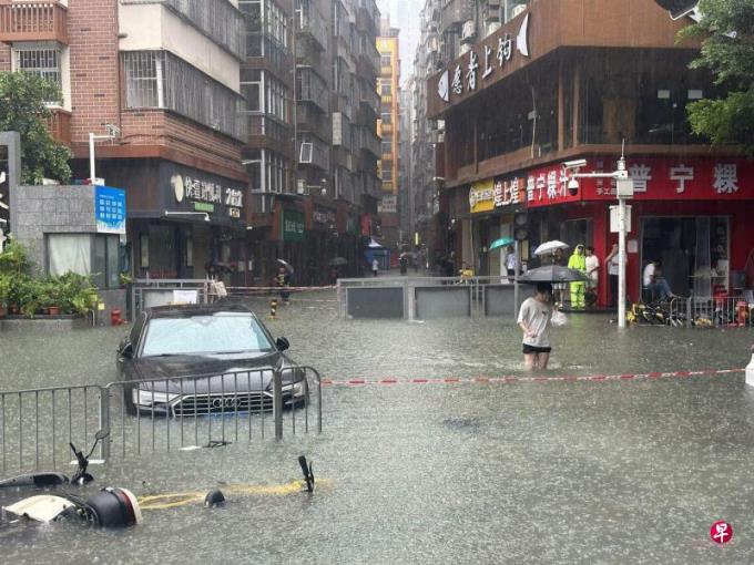 广东多地遭暴雨袭击 深圳降雨量破多项极值