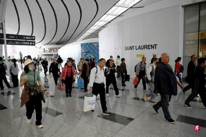 中国简化外国人签证申请表 以吸引更多旅客访华