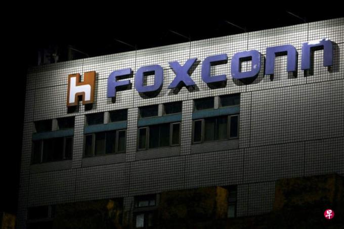 国台办:台企应推动两岸关系和平发展