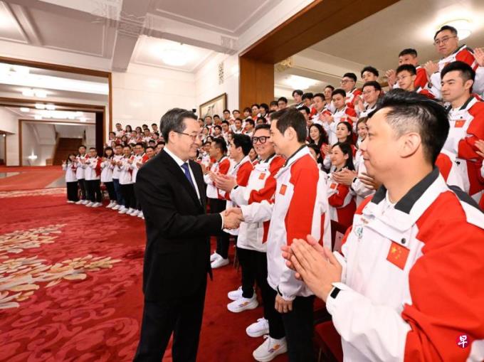 丁薛祥会见港澳青年代表团:绝不可在国安问题上让步