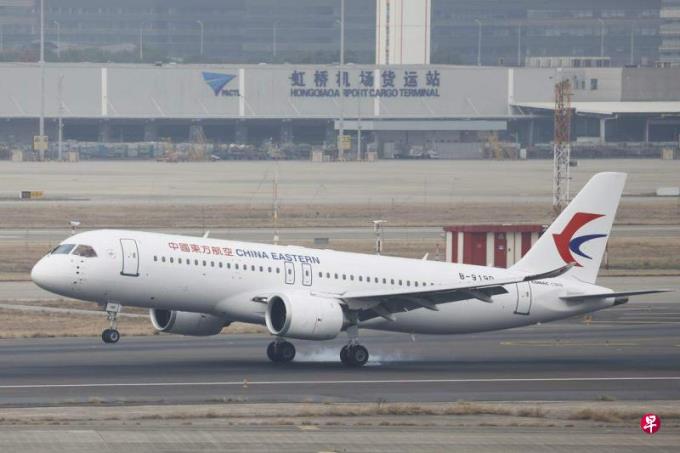 东航接收首批采购的第三架C919客机