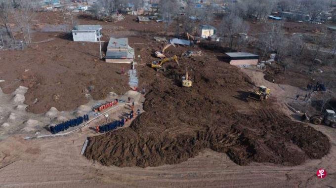 甘肃地震引发青海两村砂涌 已致20人失联