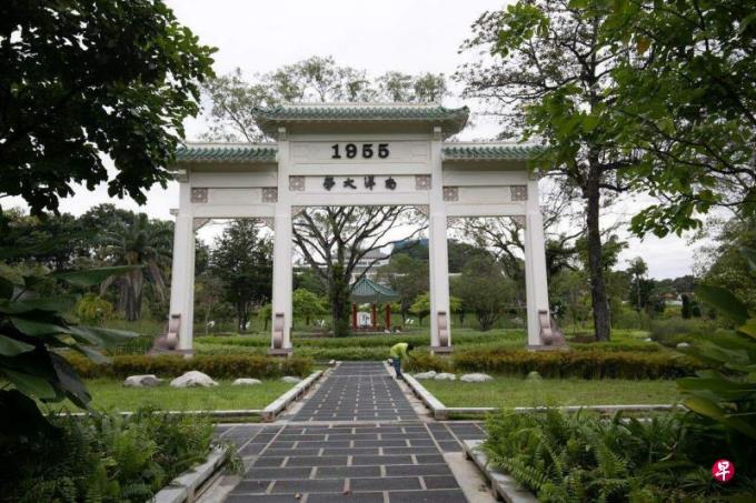 韩咏梅:大风吹不走的轻