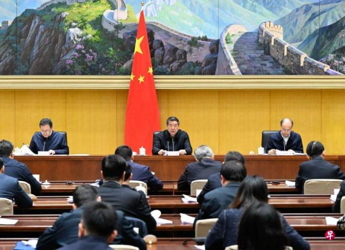 何立峰强调以推动上市公司高质量发展助力信心提振和资本市场稳定