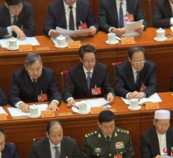 张晓明在中国全国政协开幕式上就座主席台