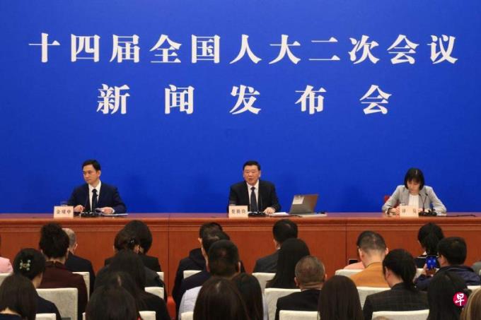 【东谈西论】李强的首份《政府工作报告》