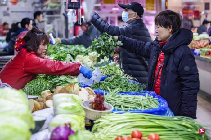 中国2月CPI半年来首次上涨