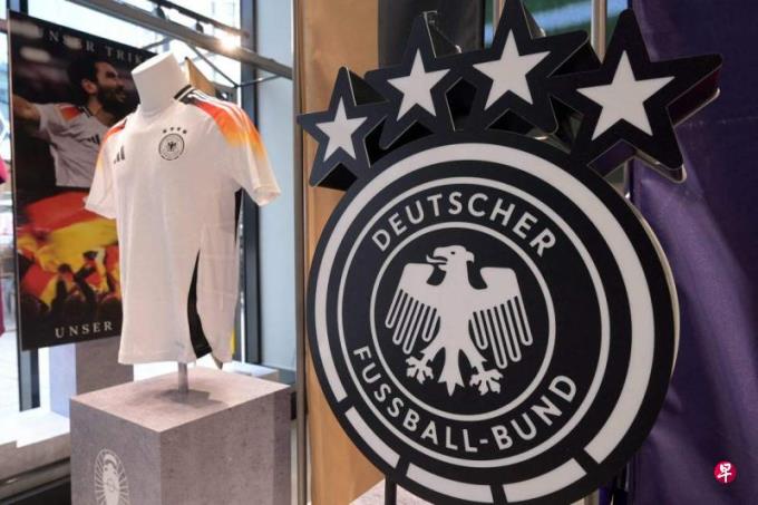 黄宇翔:屡陷政治泥潭的阿迪达斯