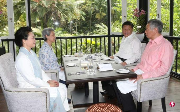 【外交篇】以“倒茶人”智慧 为新加坡外交精准导航