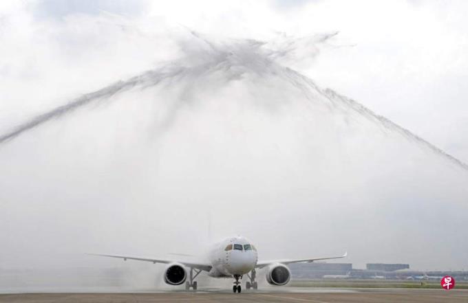 中国国产大飞机C919执飞首个跨境商业包机