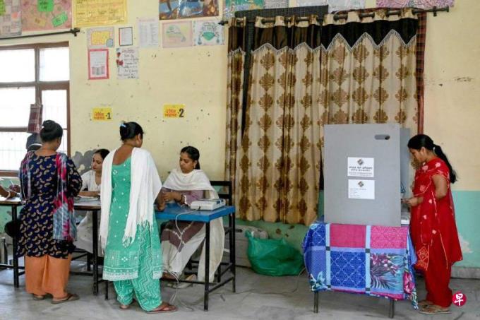 印度大选6.4亿多登记选民实际参与投票