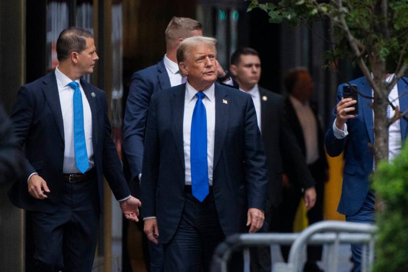 周四,特朗普被定罪后在纽约。