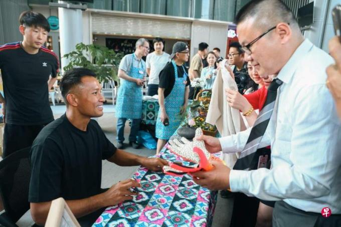 狮城门将哈山上海行第二天 职业精神收获中国粉丝