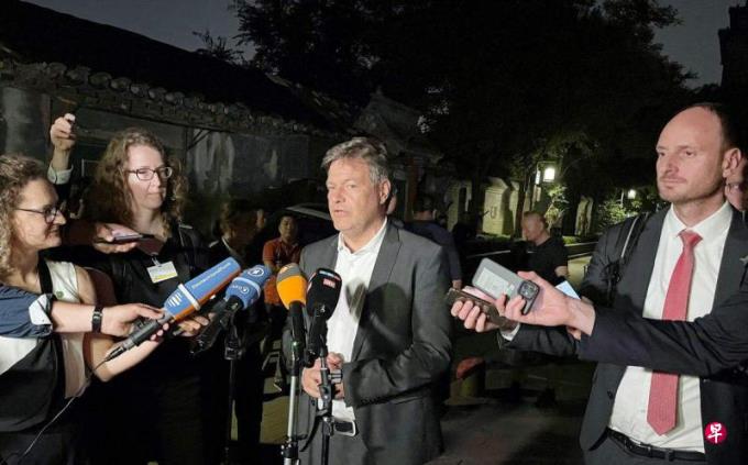 中欧将就电动汽车反补贴调查案启动磋商 德国副总理:欧盟对谈判持开放态度