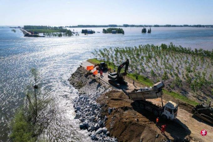 湖南洞庭湖决堤口需四天封堵 逾5700人被转移