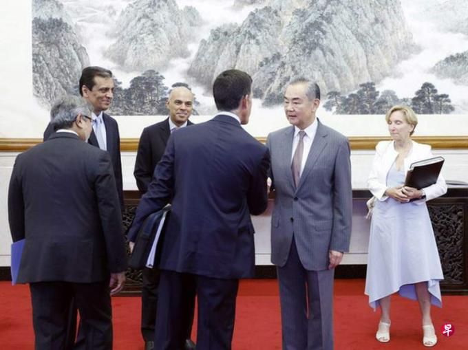 王毅向美工商界介绍三中全会决定 重申对美政策连续性