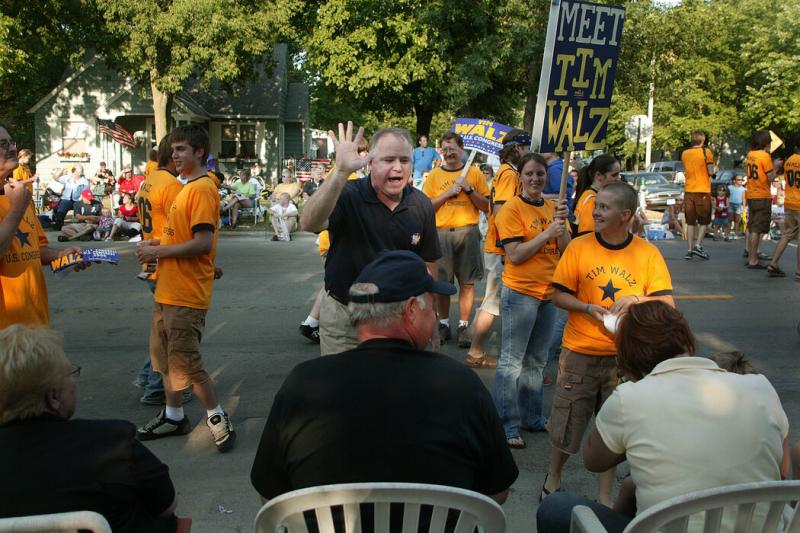 2006年竞选国会议员时,沃尔兹在明尼苏达州阿尔伯特利举行的独立日游行上。