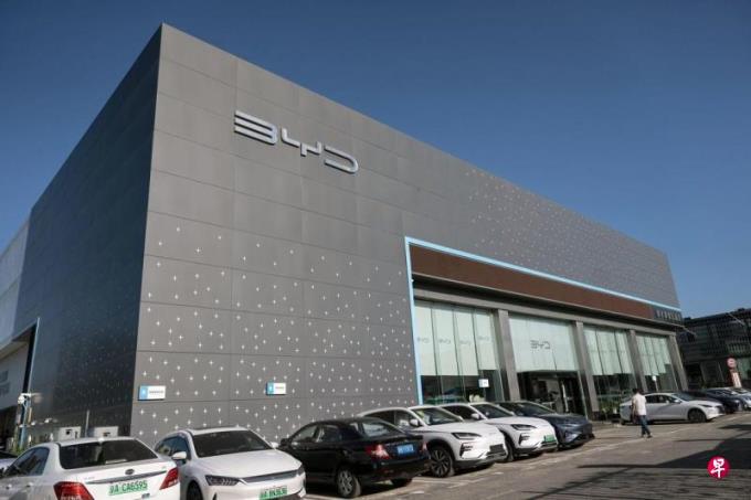 欧盟关税重挫中国电动车注册量 中国暂不对欧进口白兰地征税