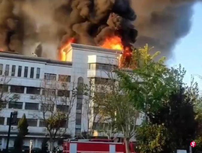 山东齐河县财政局办公楼发生火灾无人伤亡