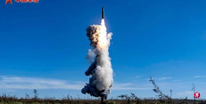 中国军方公布火箭军发射洲际弹道导弹现场图