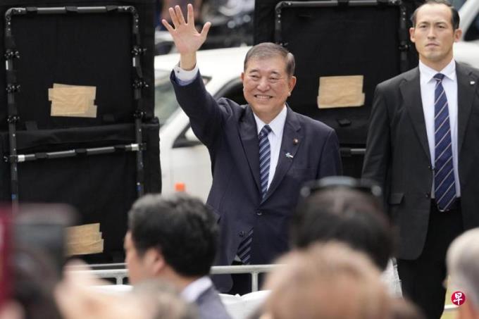 自民党党魁选战前夕 日军舰穿越台海揭示继任者须强化安保