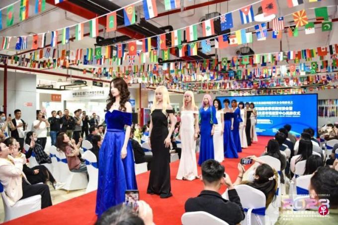 许昌假发 破解全球“秃头”难题