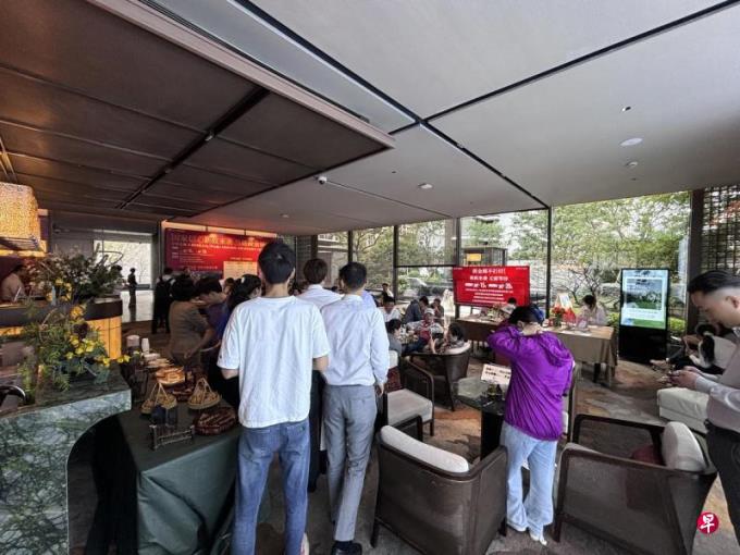 中国楼市新政后新盘人流增加 看房者买与不买存疑虑