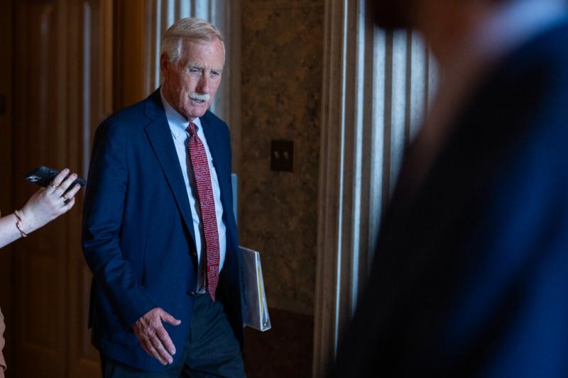 “未来两个月要发生的将是一场猛烈的攻击,”参议院情报委员会成员、缅因州无党派参议员安格斯·金说。他表示,外国势力“正变得更加活跃,更具攻击性”。