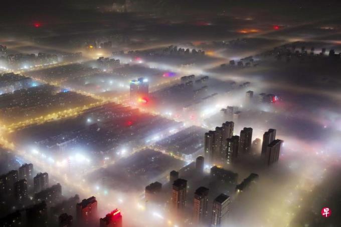 【图集】宁夏遭遇特强浓雾 最低能见度27米