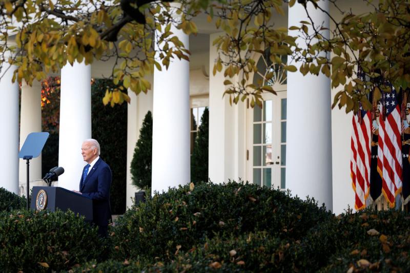 就在特朗普威胁征收关税引发国际关系动荡一天后,美国总统拜登于周二宣布以色列和黎巴嫩停火。