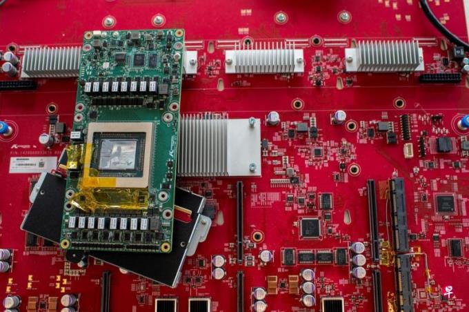 美国拟让谷歌微软把关 阻中国获取AI晶片