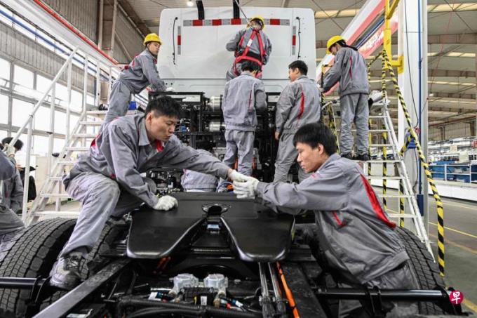 中国11月经济表现弱于预期拖累股市 分析:缓慢回升已难刺激市场