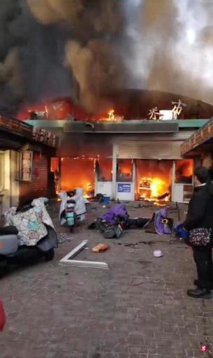 河北张家口菜市场火灾致八死15伤