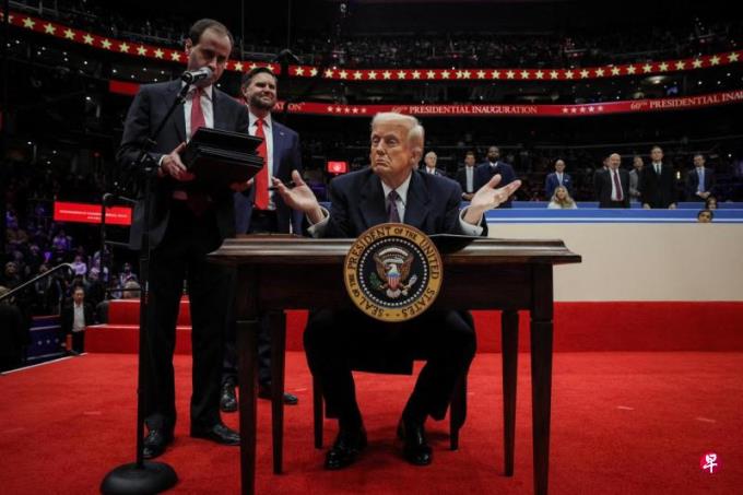 特朗普首日行政令历来最多 学者:混乱多于变革