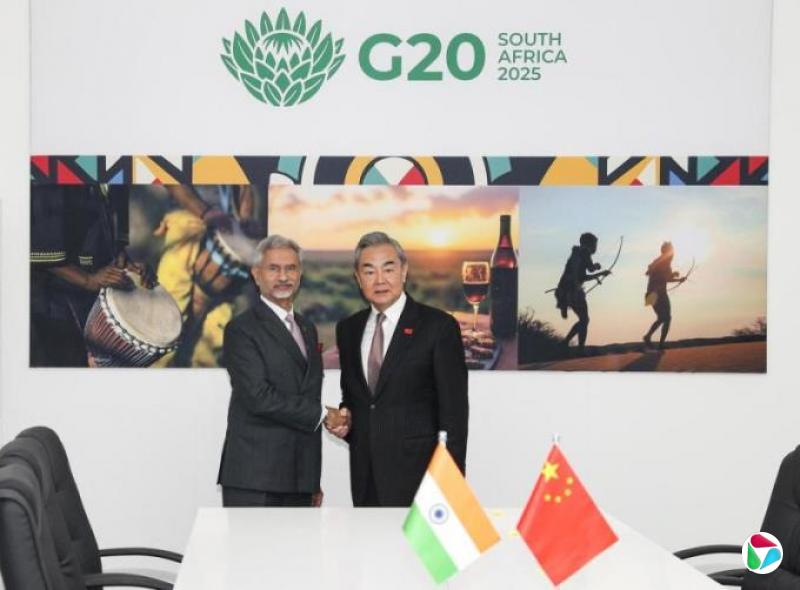 中印外长会面 讨论边境管理重启直航等问题