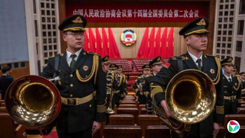 中国两会上的军乐团