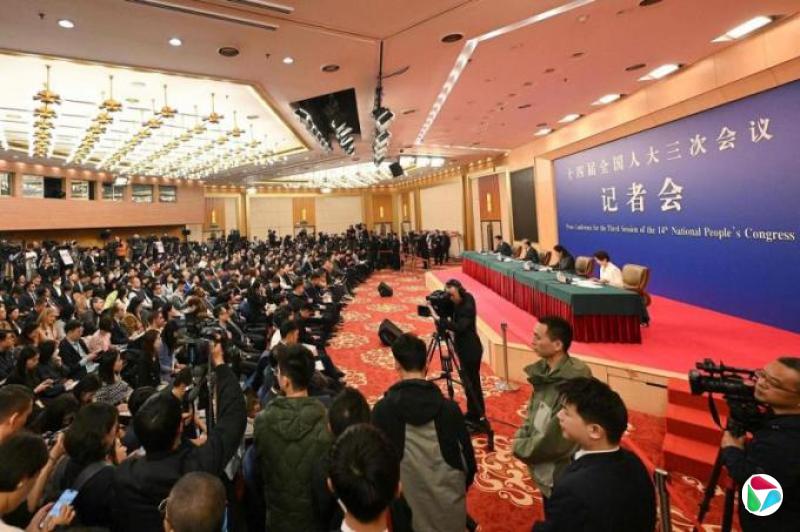 王毅:中菲南中国海摩擦是域外势力操控“皮影戏”