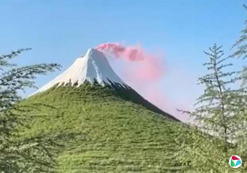 河北“山寨富士山”售卖门票 增加定时喷发效果