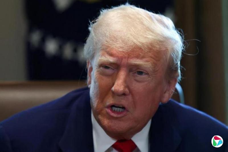 特朗普贴“扮教宗”照片 白宫官方X平台也转帖