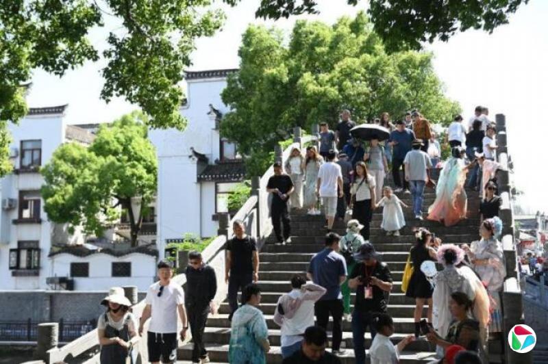 五一假期中国游客消费较去年同期增长8%