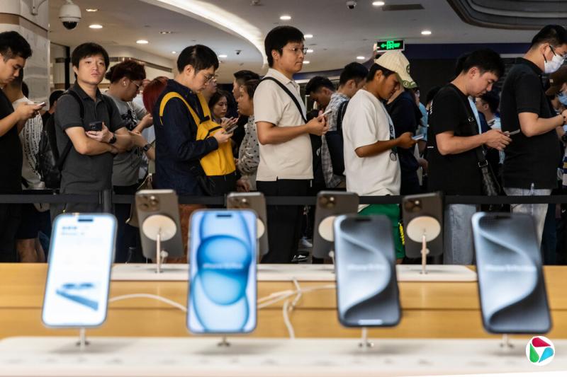 白宫和国会官员一直在仔细审查苹果公司的计划,该计划旨在达成一项协议,使阿里巴巴的人工智能技术能够在iPhone上使用。