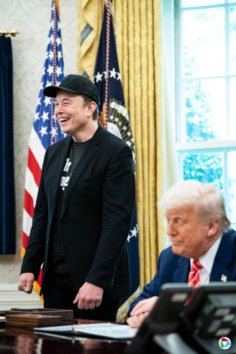 不到一周前,马斯克在椭圆形办公室的送别仪式上还笑容满面。