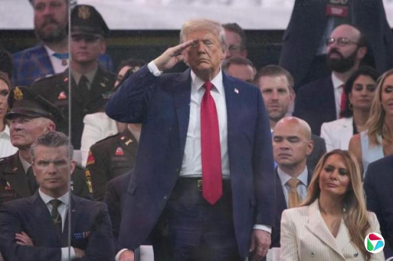 特朗普生日举行盛大阅兵仪式庆祝美陆军建军 全美各地出现反特朗普示威