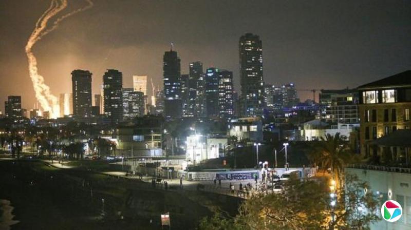 ɫάҹУеյԶıըɵĻ⡣