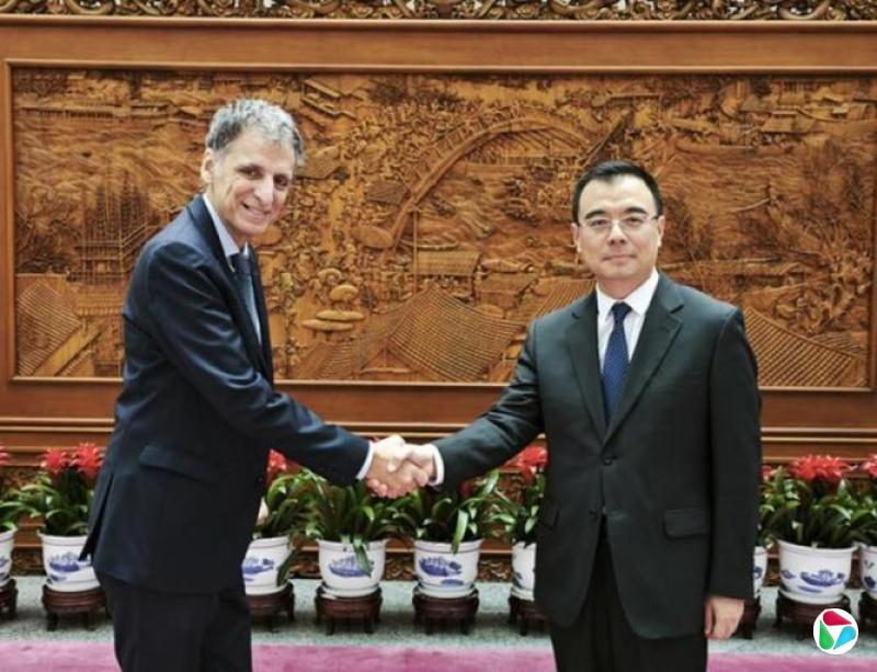 й⽻Աɫפʹ޷Ϊжúƽ