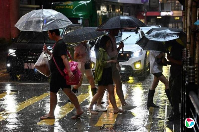 港府因“丹娜丝”超前宣布停课 最终雨没下遭家长炮轰