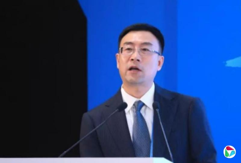 曾任证监会发行监管部副主任,李筱强长期借用他人账户违规买卖股票,以“业务咨询”“投资入股”名义收受巨额财物,离职后仍不知止