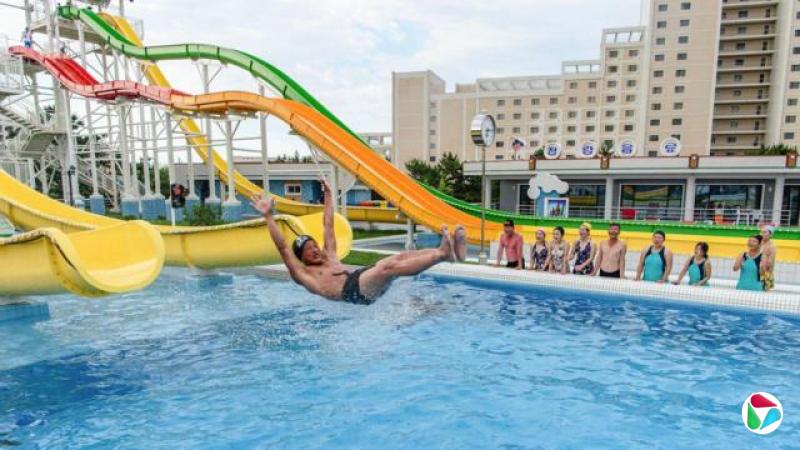 οڡԪɽ麣Wonsan Kalma Coastal Tourist Areaڵġɳʮˮ԰Myongsasimni Water ParkۿһʹûݻӾأصλڳʽԭԪɽС