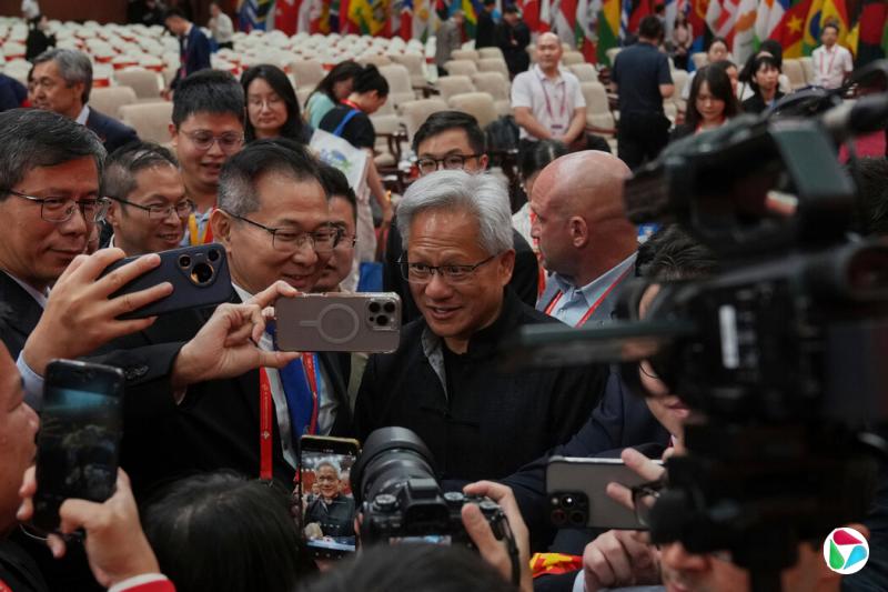 ڹȥѫ뻪ʢٺͱĸ߼Աһϵл˹ԼĹ˾ڸҵĺá